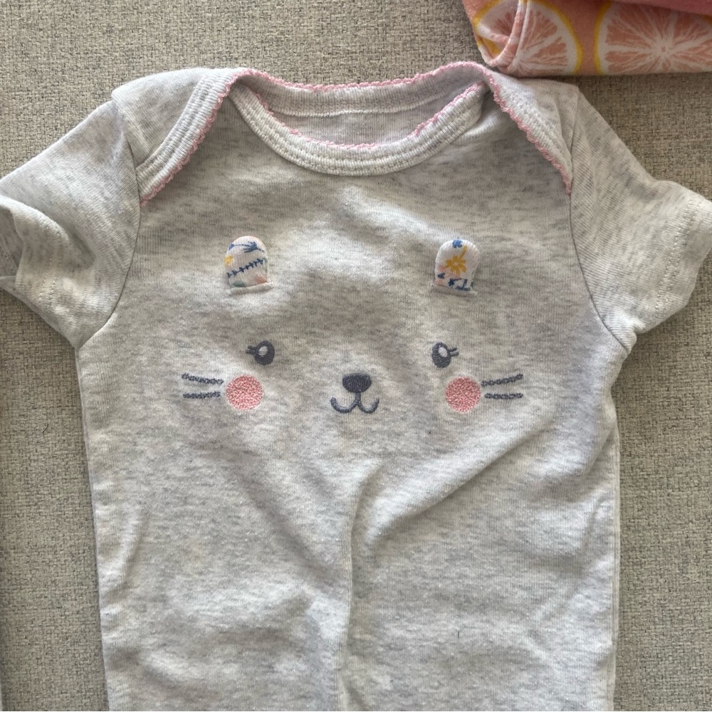 Girl's 3-6m Gray and Pink Onesie Bundle - Picture 2 of 2
